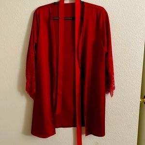 It’s sleep ropes red and green , white three colors